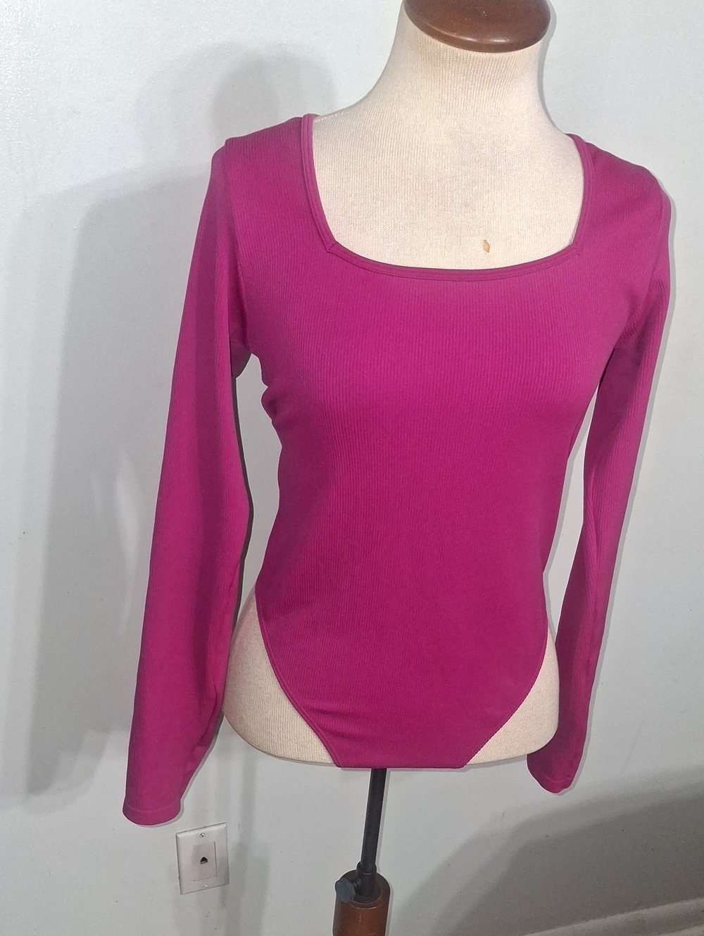Long-Sleeve Scoop Neck Bodysuit / Magenta- W Sz XL
